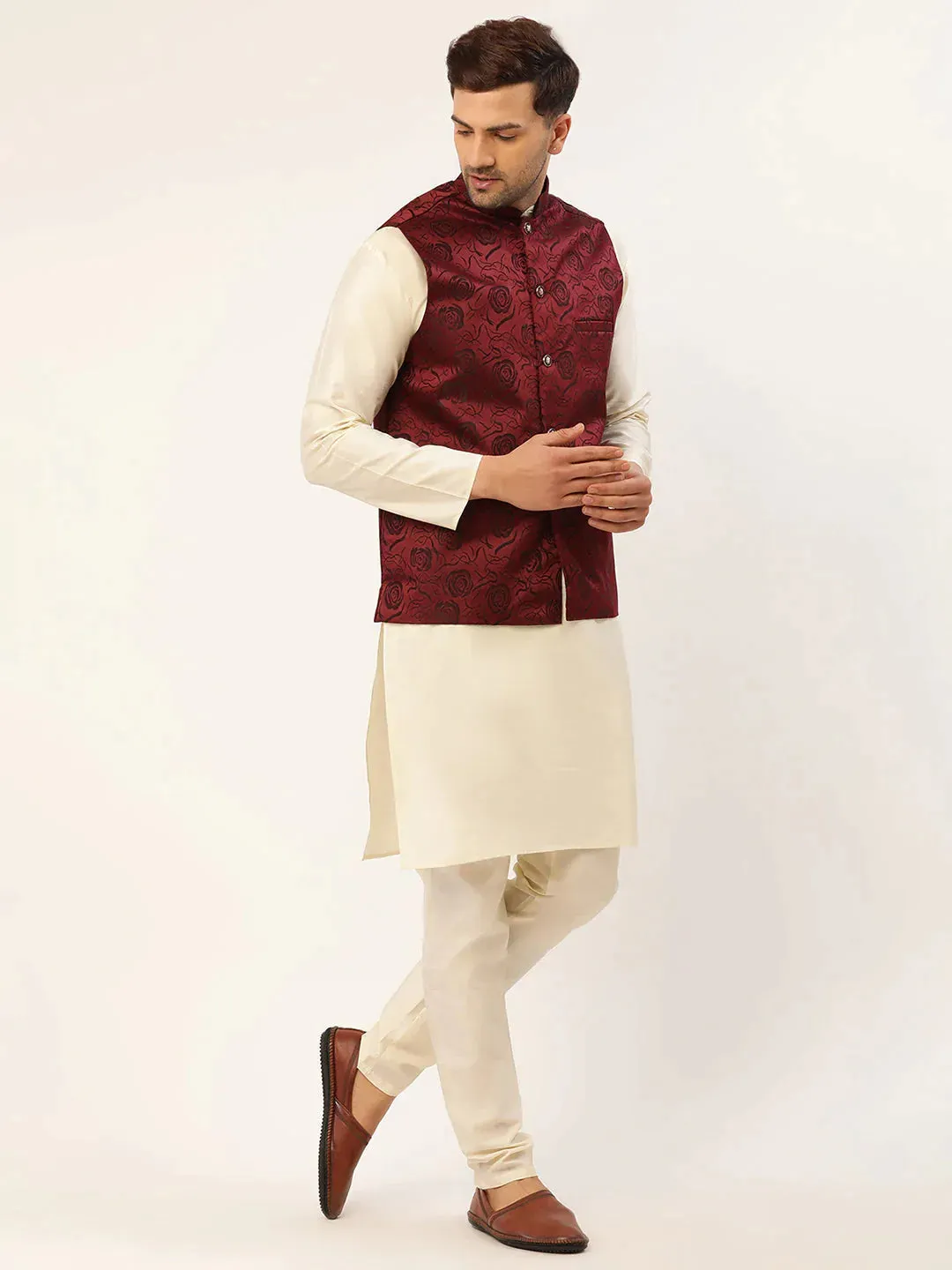 Men'S Solid Kurta Pyjama With Maroon Floral Embroidered Nehru Jacket