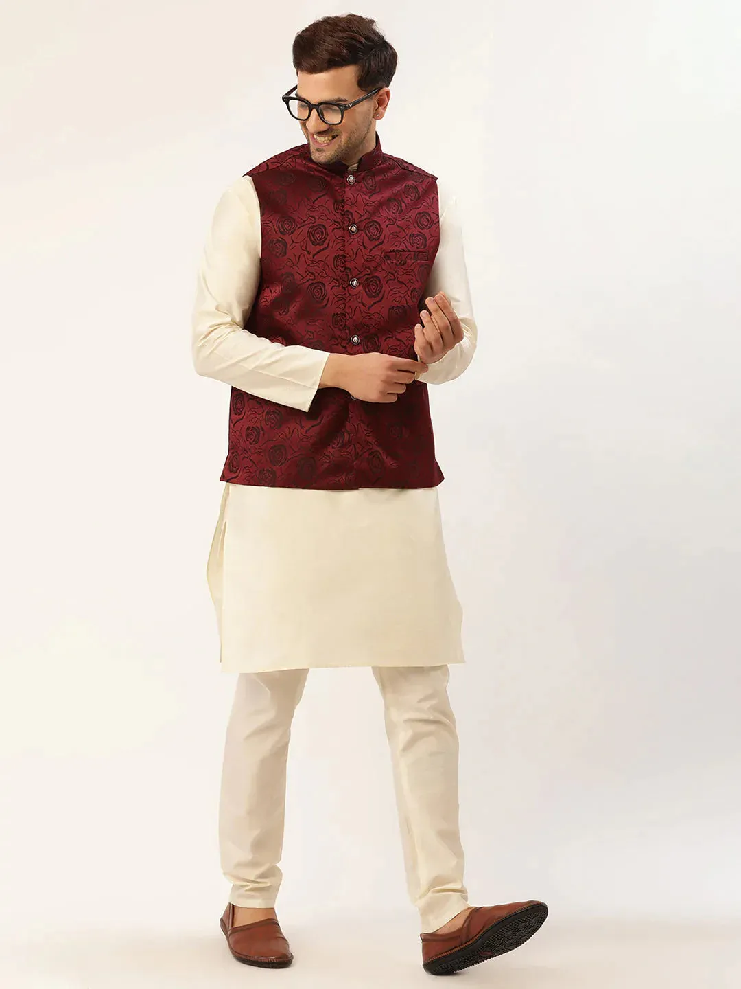 Men'S Solid Kurta Pyjama With Maroon Floral Embroidered Nehru Jacket