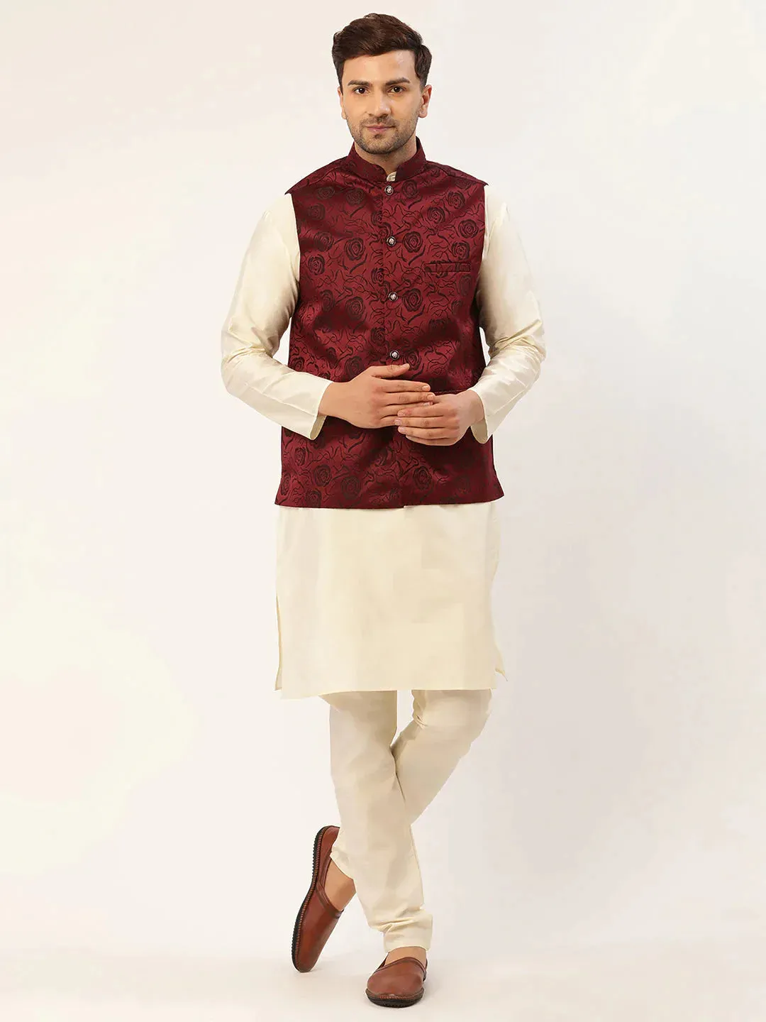 Men'S Solid Kurta Pyjama With Maroon Floral Embroidered Nehru Jacket