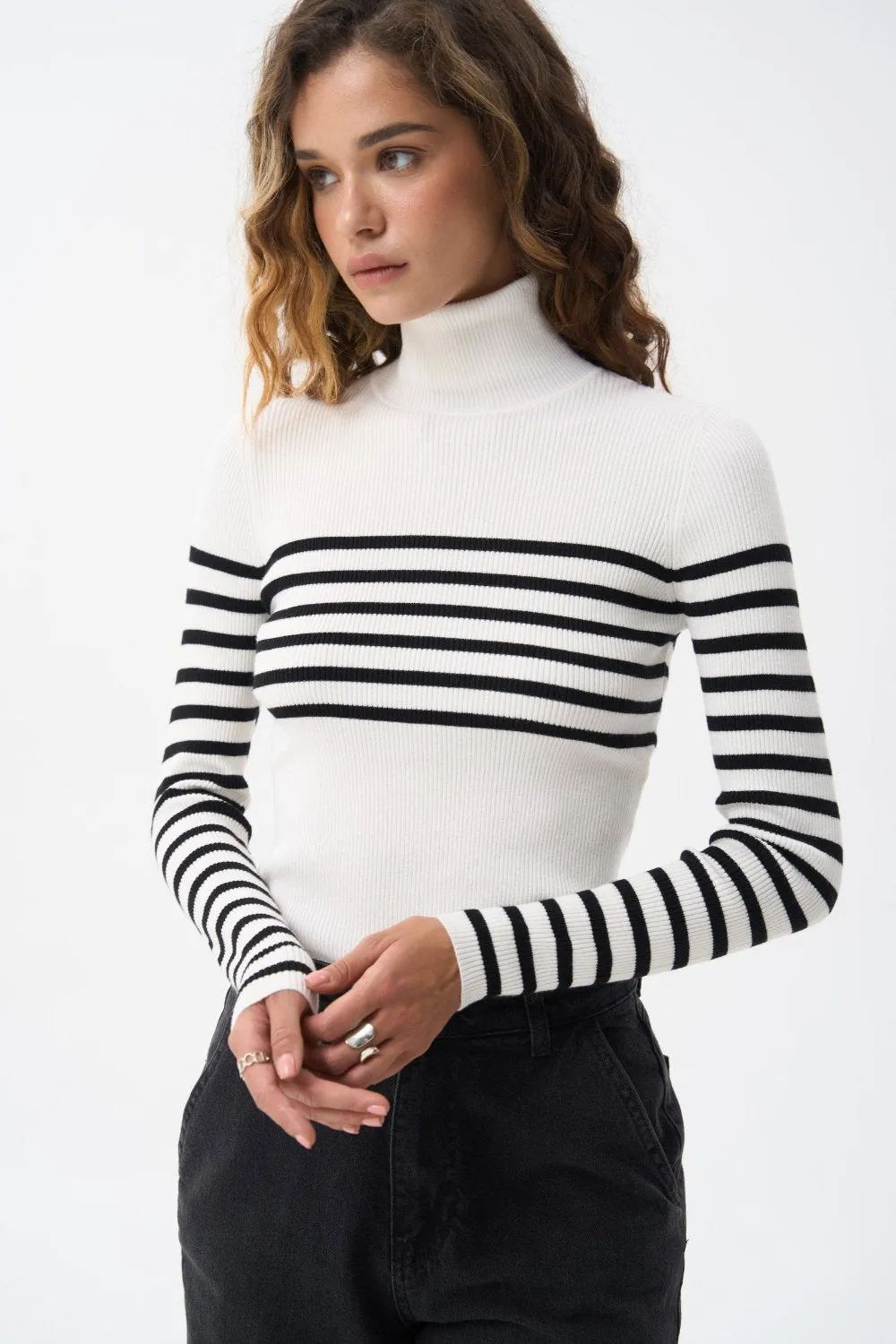 Milk turtleneck sweater with a black stripe